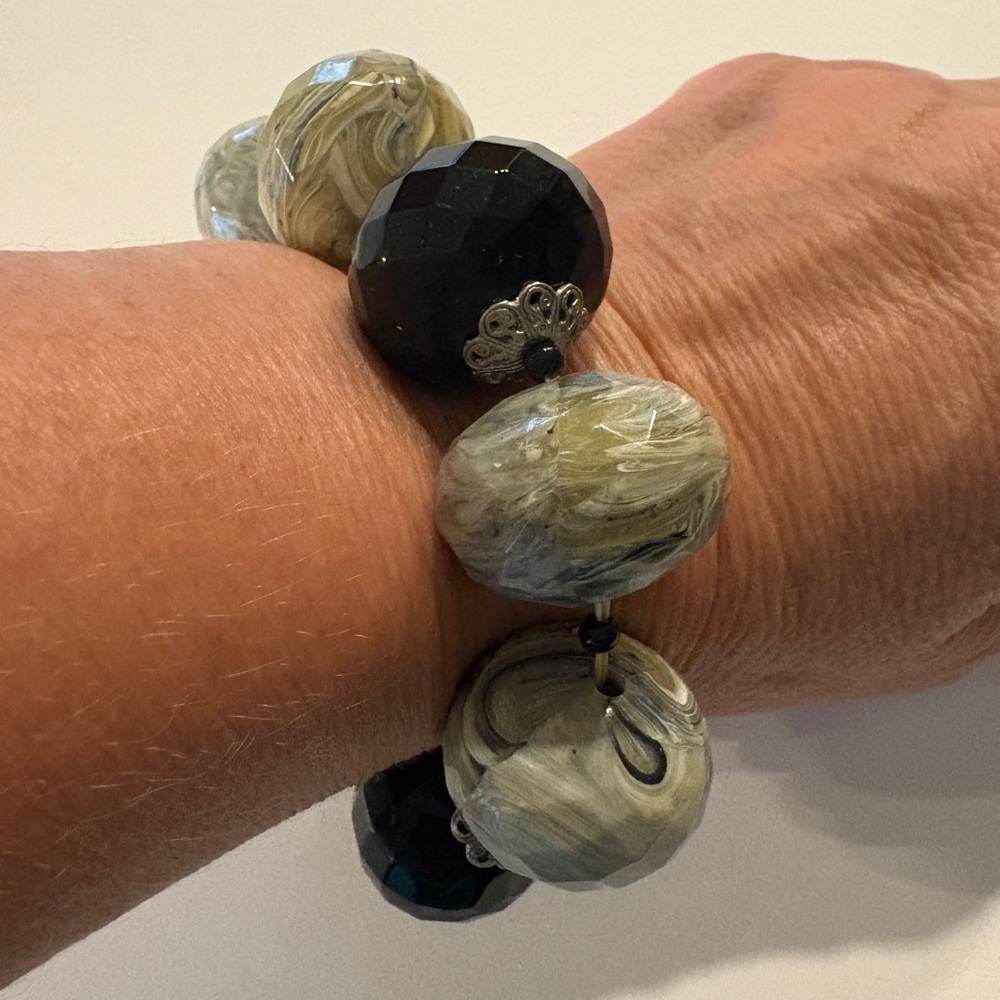 Vintage chunky stretchy bead bracelet